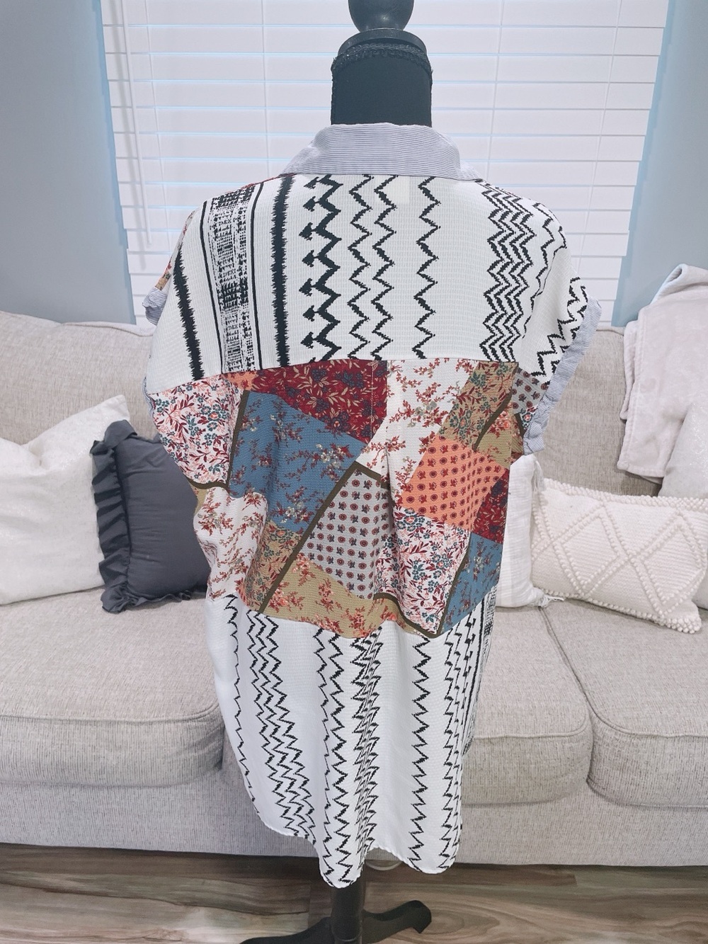 Hummingbird Patchwork Blouse Size Large - Picture 5 of 7